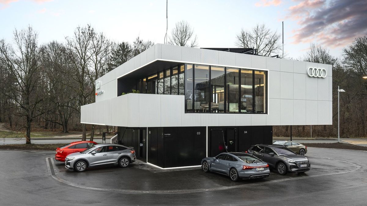 Audi otevře nabíjecí stanici se salonkem jako na letišti